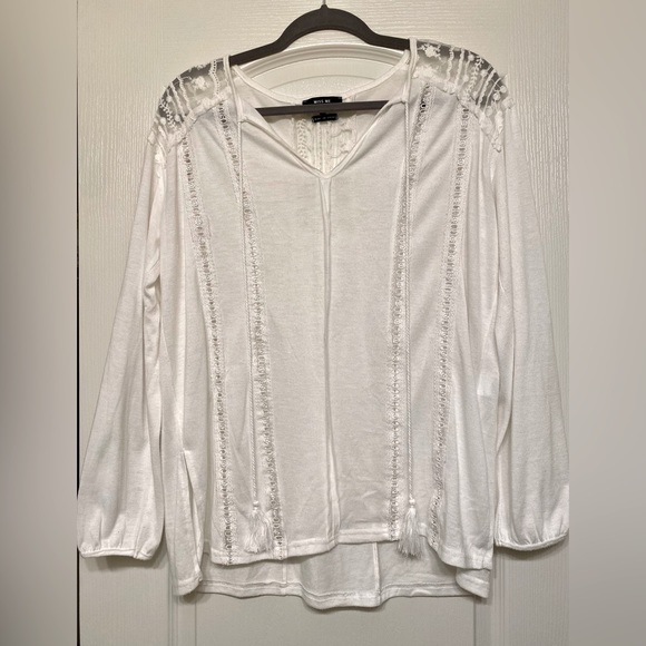 Miss Me Top with Lace Details. Size Small. - Picture 1 of 5